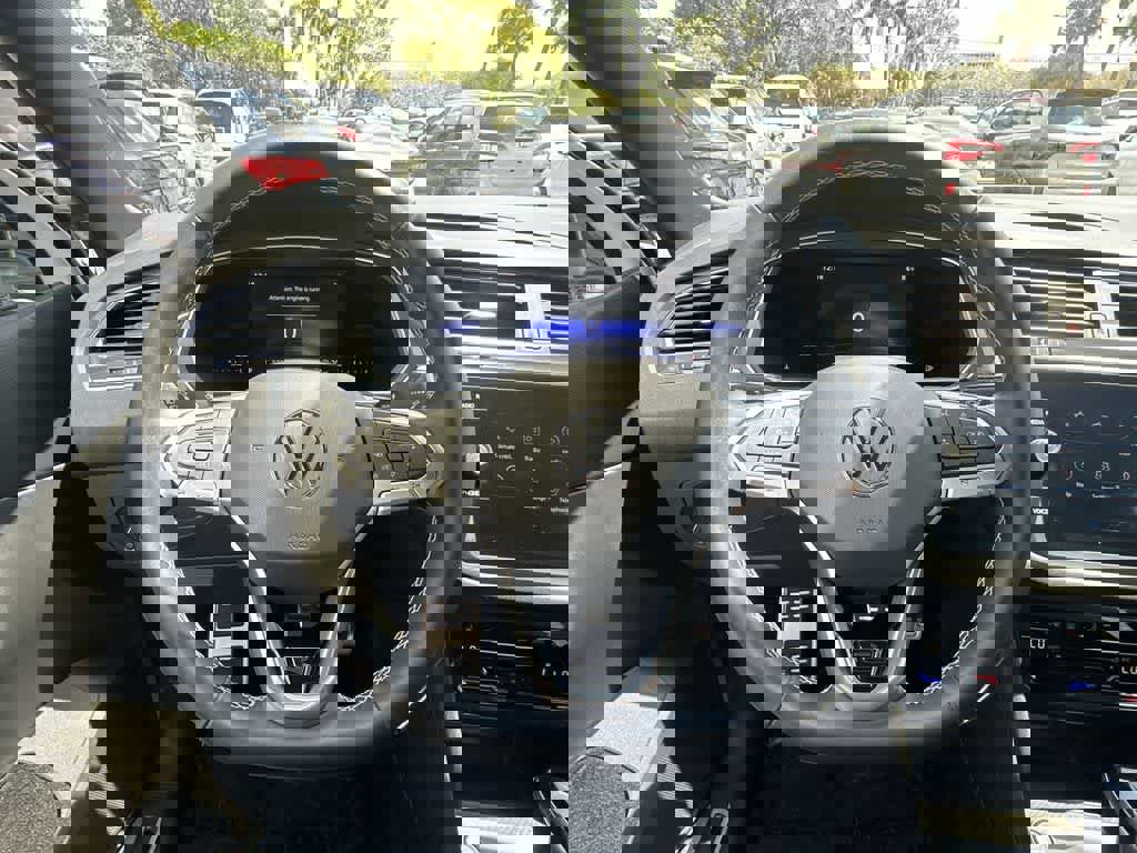 Used 2023 Volkswagen Tiguan SE R-Line image 15