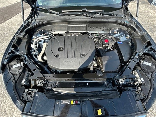 Used 2022 Volvo XC60 B5 Momentum image 17