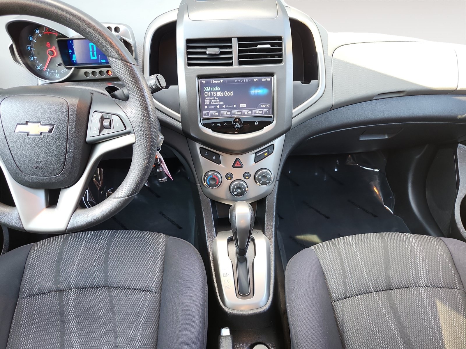 Used 2015 Chevrolet Sonic LT w/ Fun and Sun Package FWD image 11
