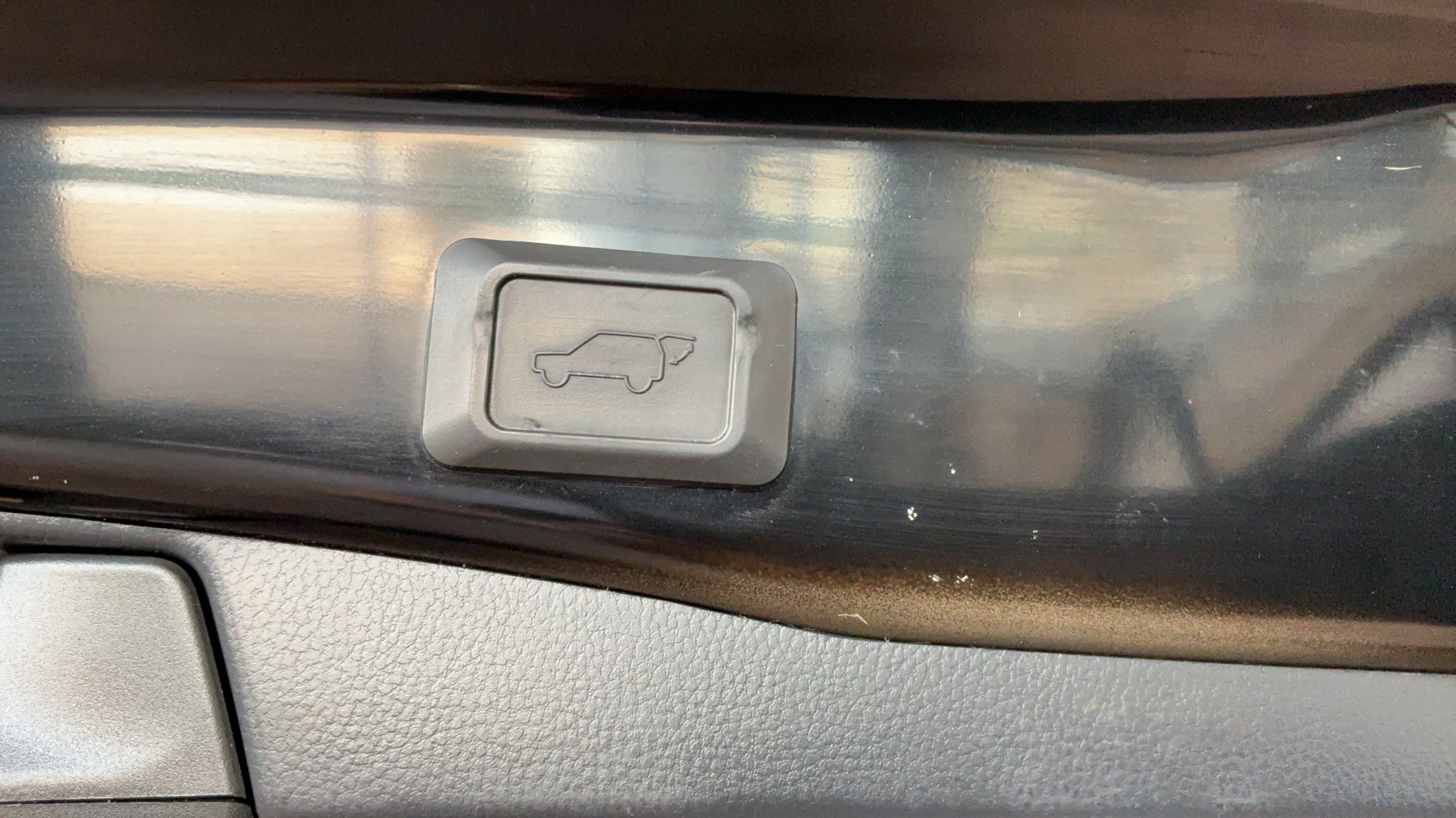 Used 2019 Toyota RAV4 XLE Premium w/ Advanced Technology Package FWD image 50