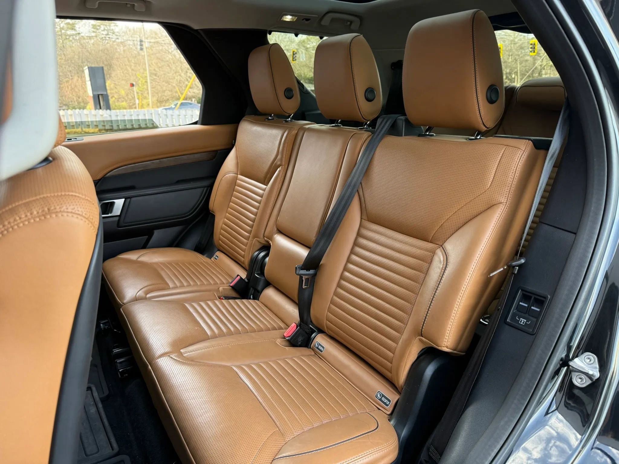 Used 2018 Land Rover Discovery HSE Luxury image 34