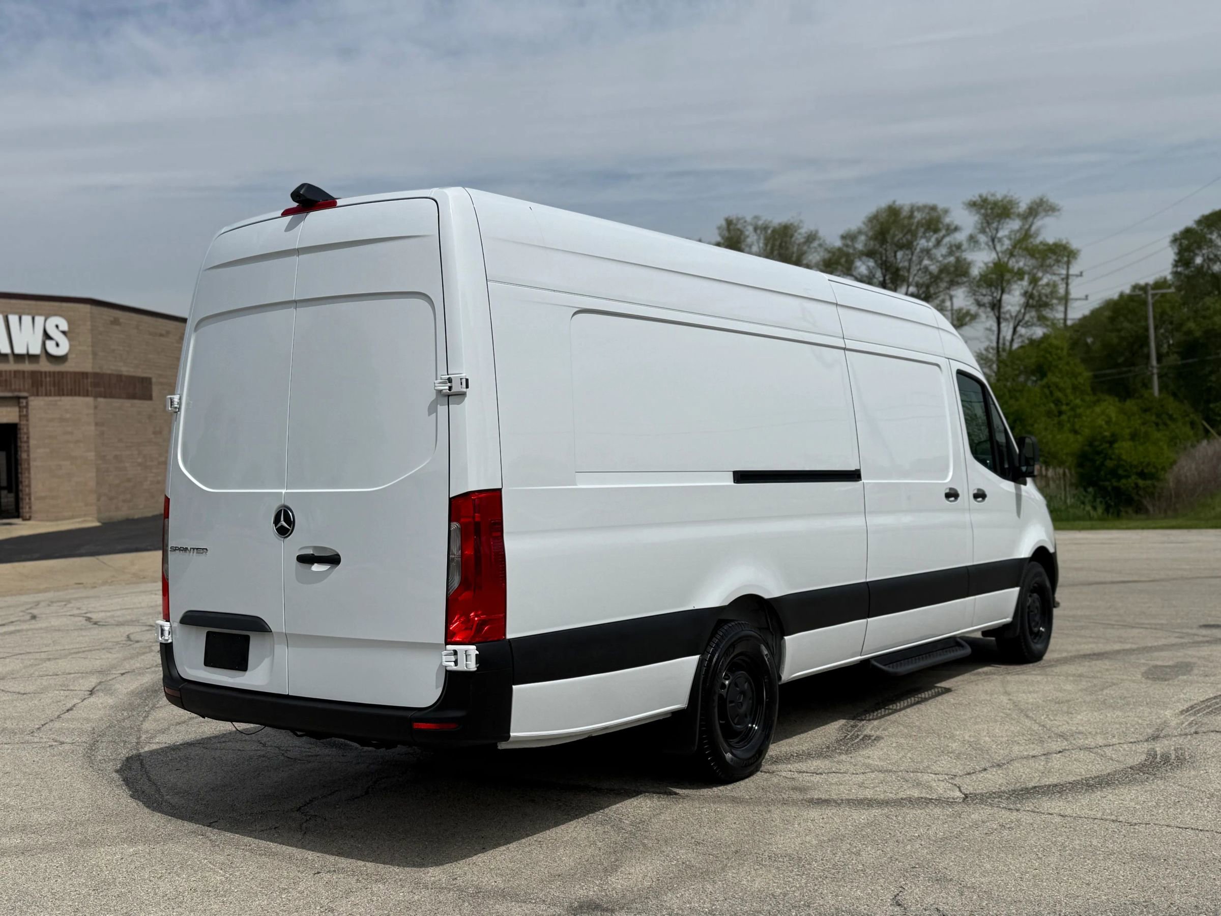 Used 2019 Mercedes-Benz Sprinter 170 w/ Driver Convenience Package image 4