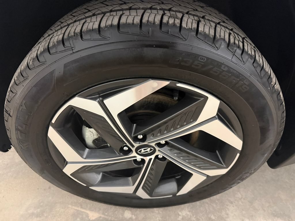 Certified 2023 Hyundai Tucson Limited AWD/4WD image 10