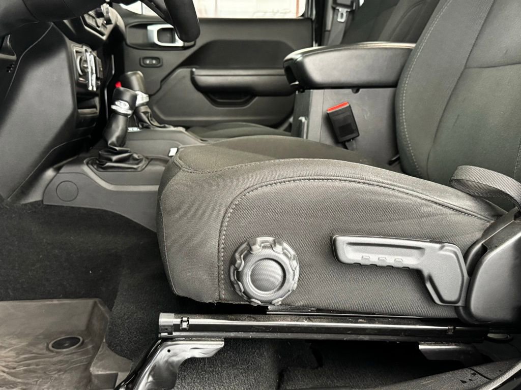 Certified 2022 Jeep Gladiator Willys image 11