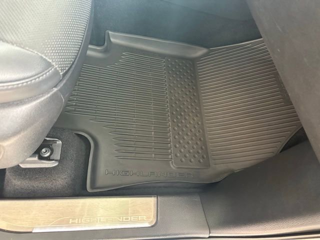 Used 2023 Toyota Highlander Platinum image 19