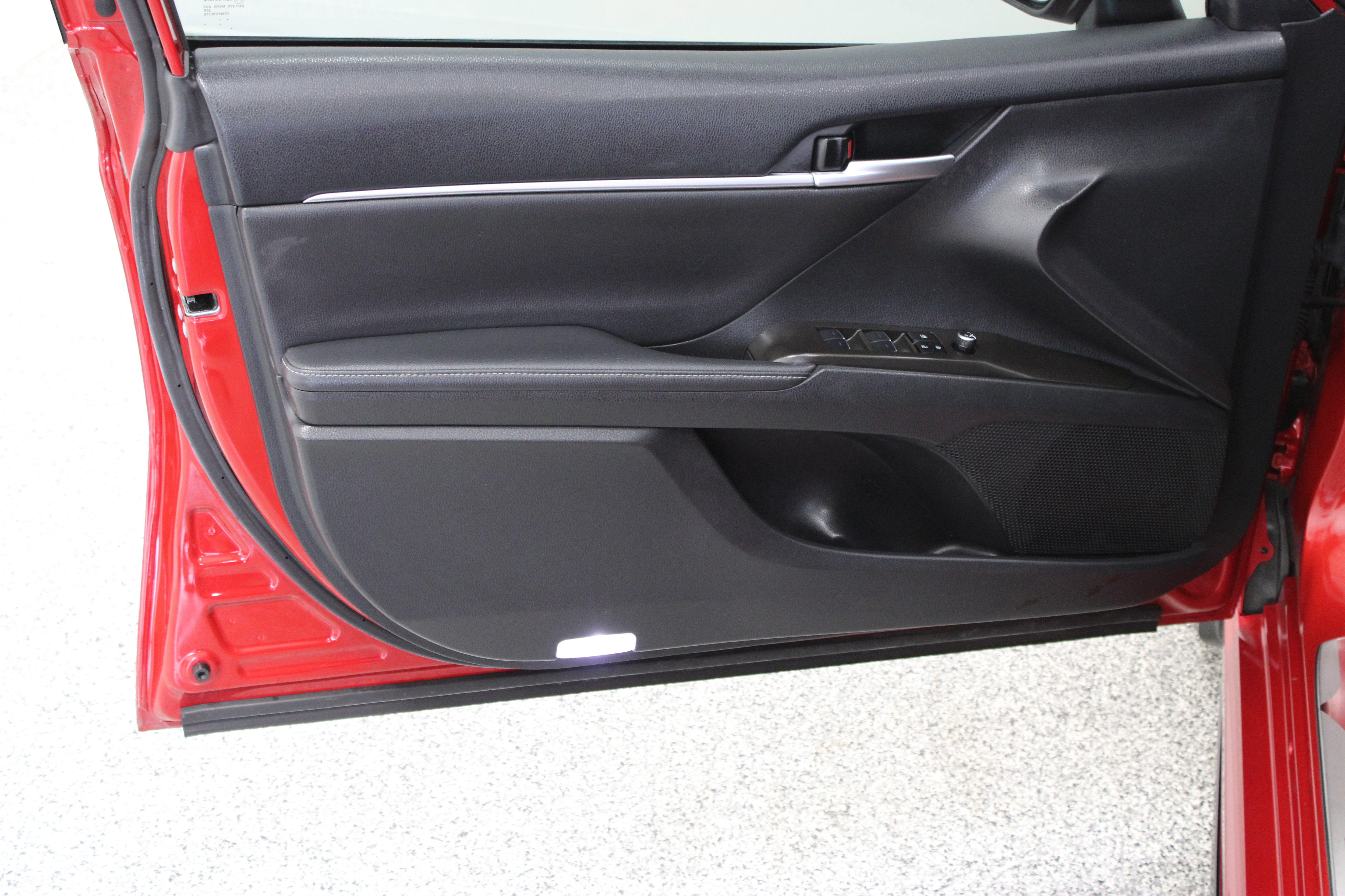 Used 2024 Toyota Camry XSE FWD image 12