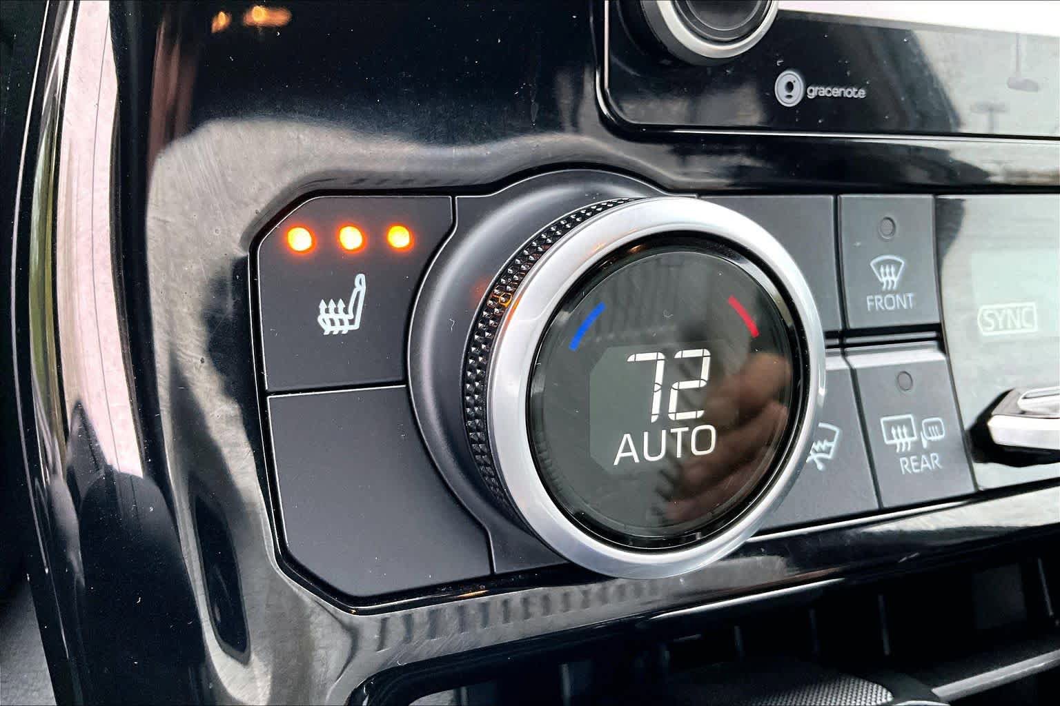 Used 2021 Toyota Highlander XLE AWD/4WD image 36