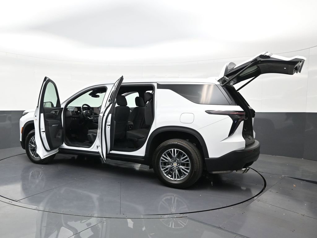 Used 2024 Chevrolet Traverse LS FWD image 32