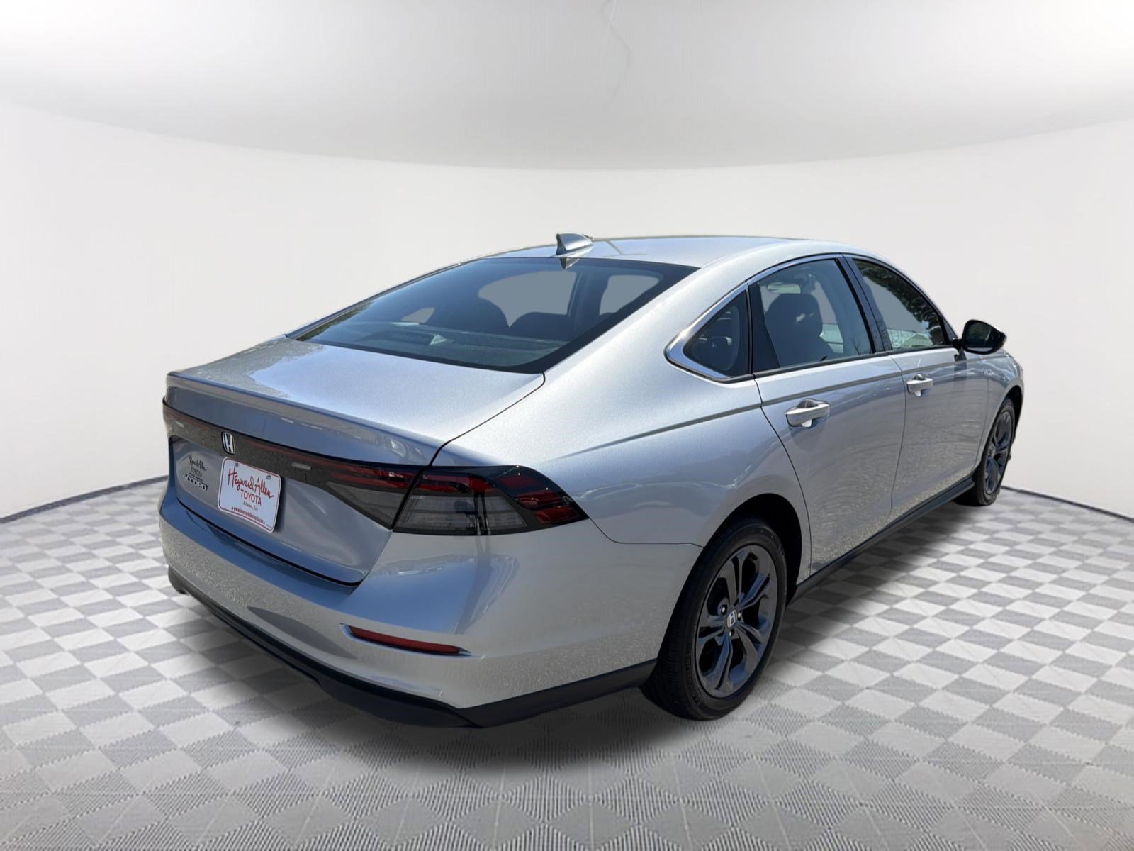 Used 2023 Honda Accord EX image 17