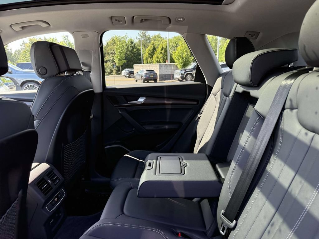 Used 2025 Audi Q5 e Premium Plus w/ Premium Plus Package AWD/4WD image 16