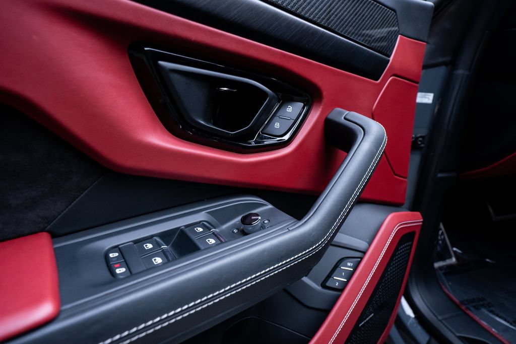 Used 2023 Lamborghini Urus S AWD/4WD image 28