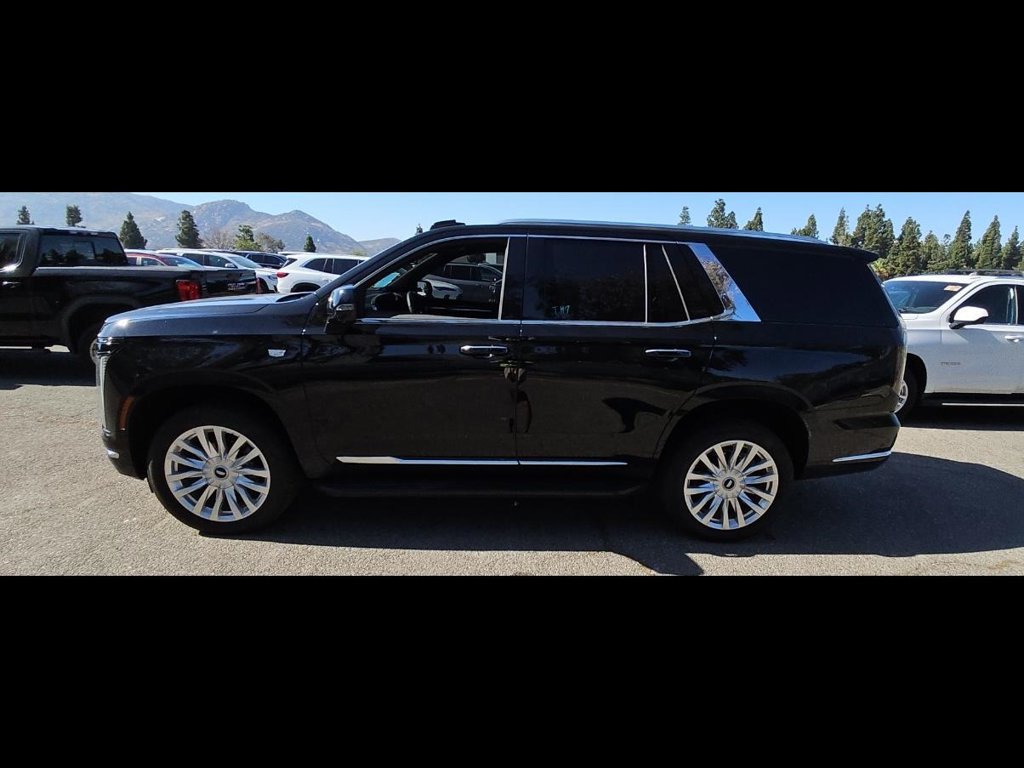 Used 2025 Cadillac Escalade Luxury AWD/4WD image 2