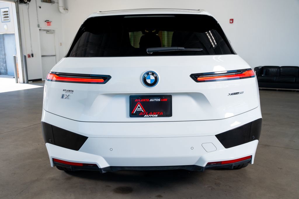 Used 2024 BMW iX xDrive50 w/ Sport Package AWD/4WD image 7