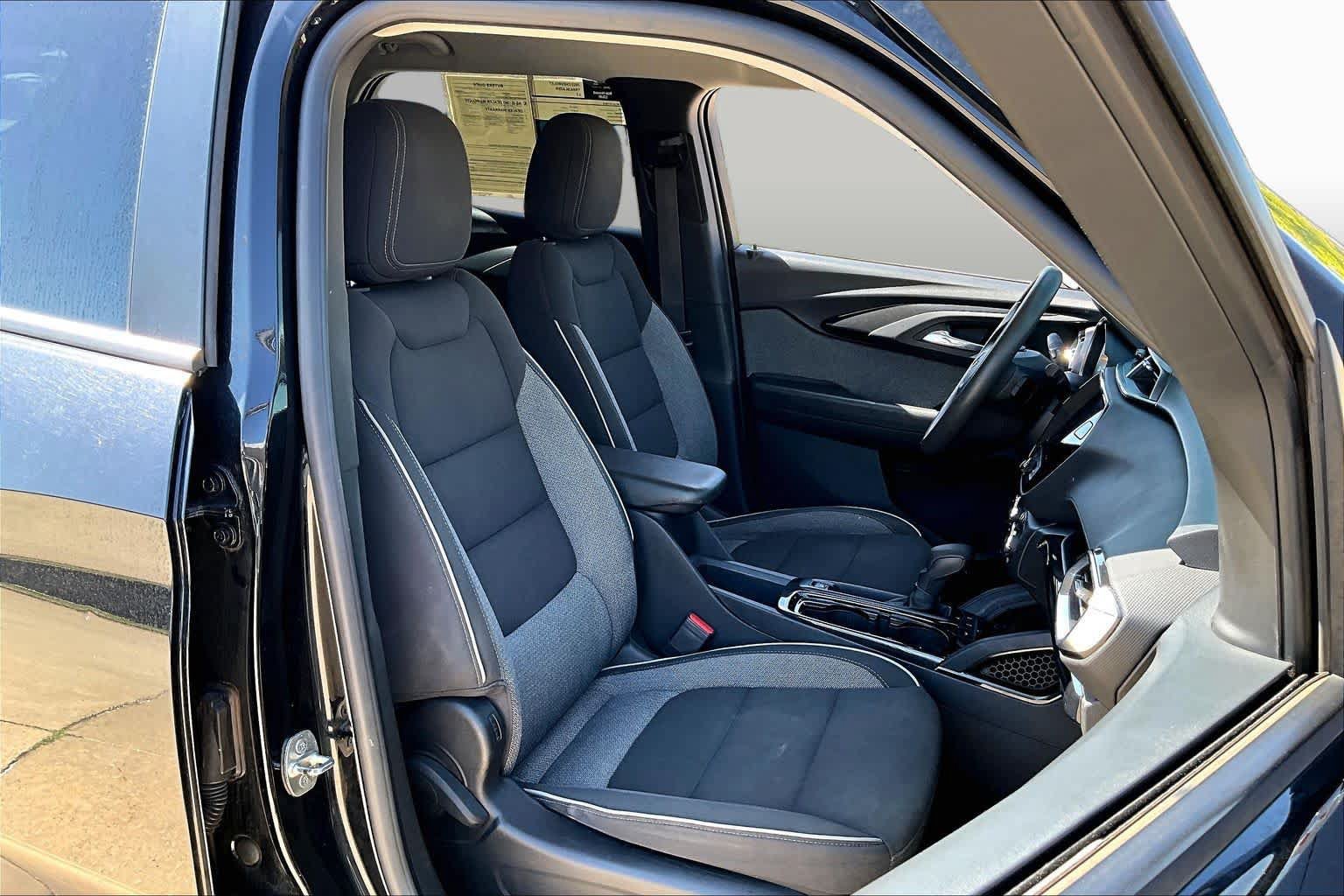 Used 2023 Chevrolet TrailBlazer LT w/ Convenience Package FWD image 9