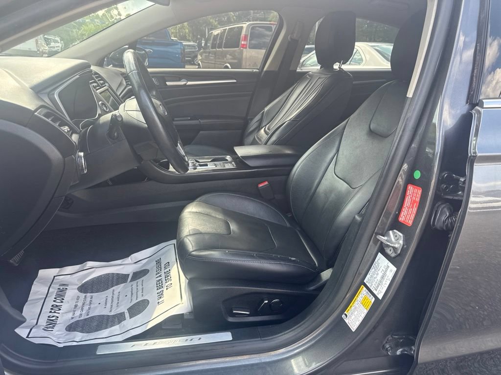 Used 2019 Ford Fusion Energi Titanium FWD image 27