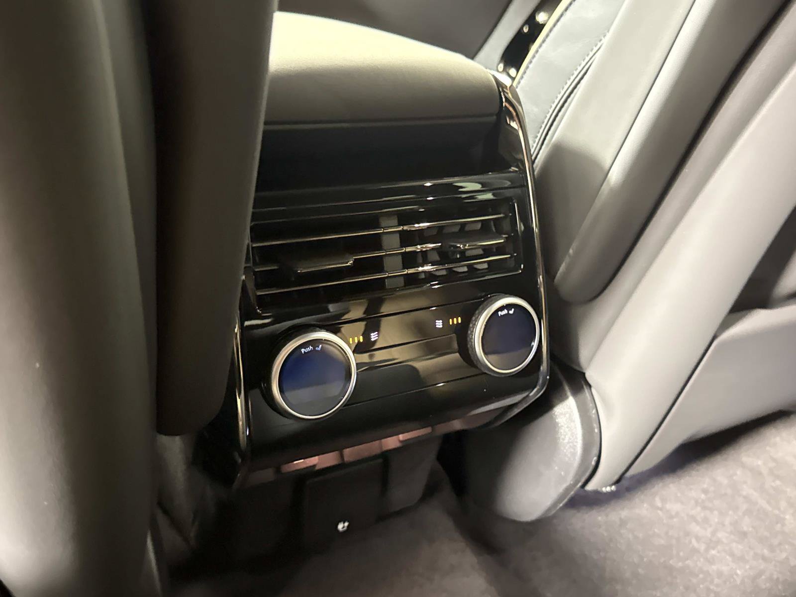 New 2026 Land Rover Range Rover Sport Dynamic SE AWD/4WD image 15