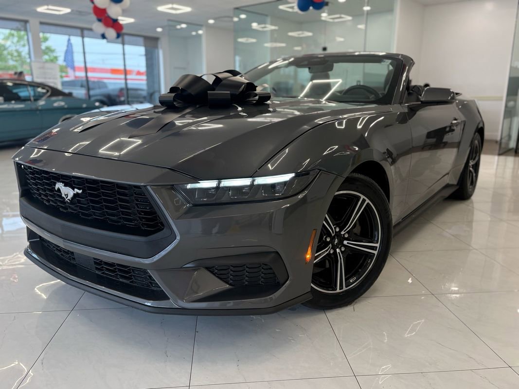 Used 2025 Ford Mustang Premium RWD image 1