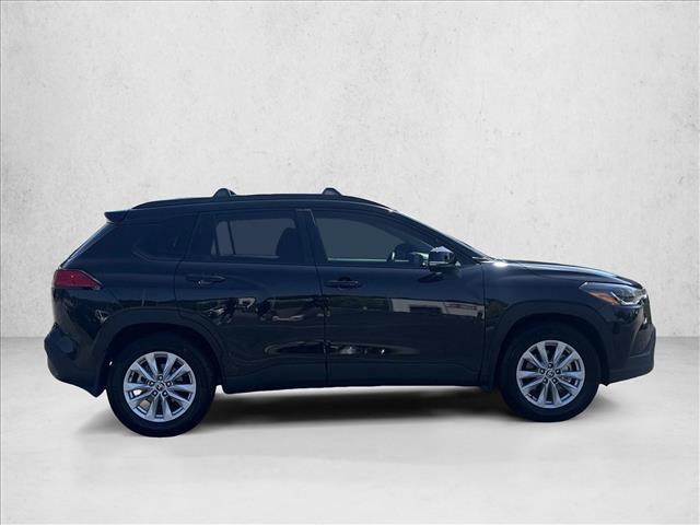 Used 2022 Toyota Corolla Cross LE w/ Moonroof Package FWD image 4
