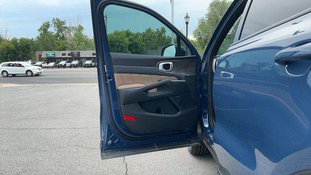 Certified 2025 Kia Sorento SX Prestige w/ Olive Brown Leather Package image 19