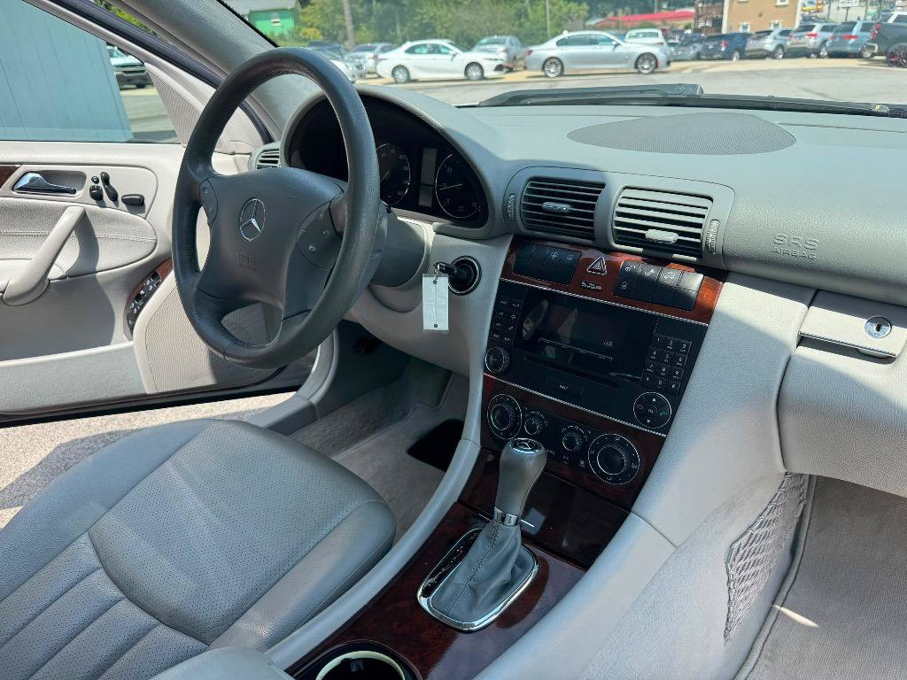 Used 2005 Mercedes-Benz C 320 Sedan image 31
