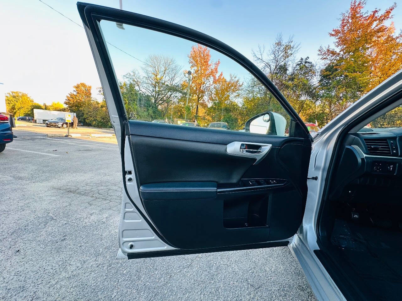 Used 2011 Lexus CT 200h Premium image 18