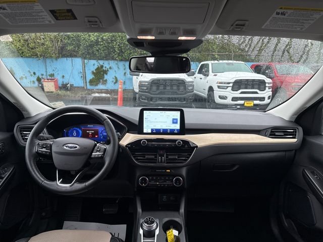 Used 2022 Ford Escape Titanium w/ Titanium Elite Package AWD/4WD image 17
