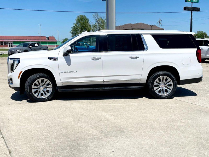Used 2025 GMC Yukon XL Denali w/ LPO, Illumination Package AWD/4WD image 6