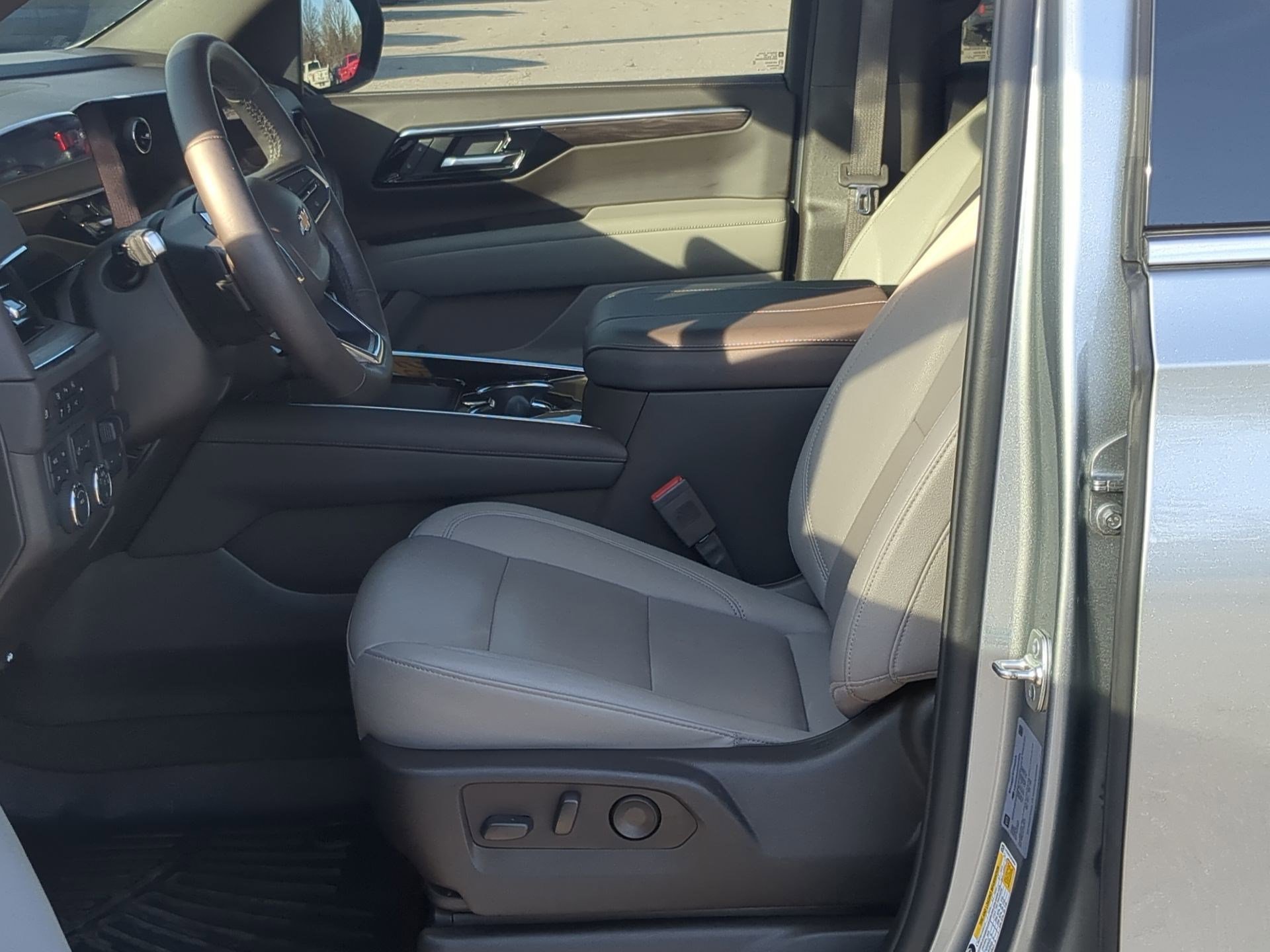 Used 2025 Chevrolet Tahoe LT w/ Comfort Package image 12