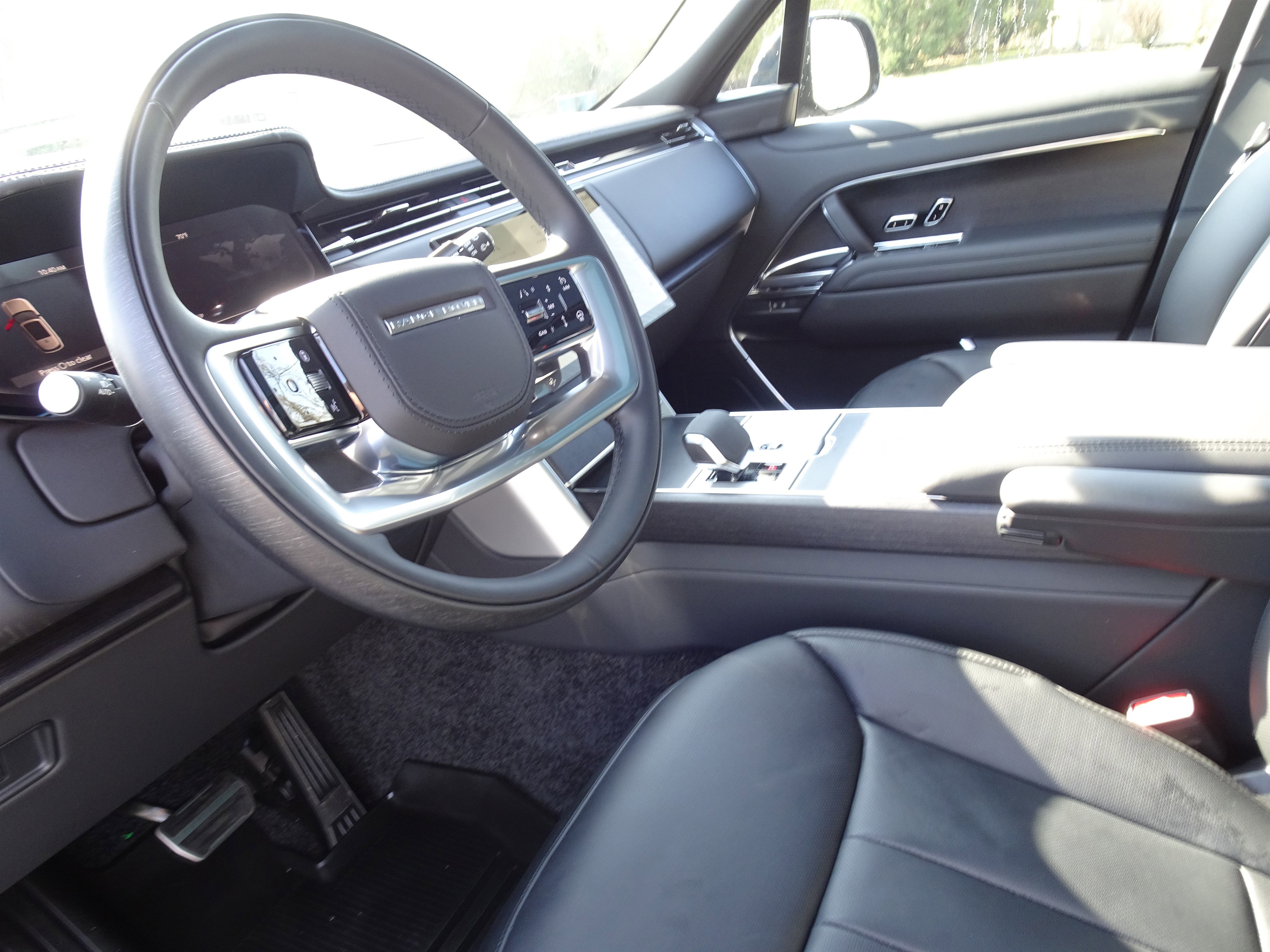 Certified 2025 Land Rover Range Rover SE image 16