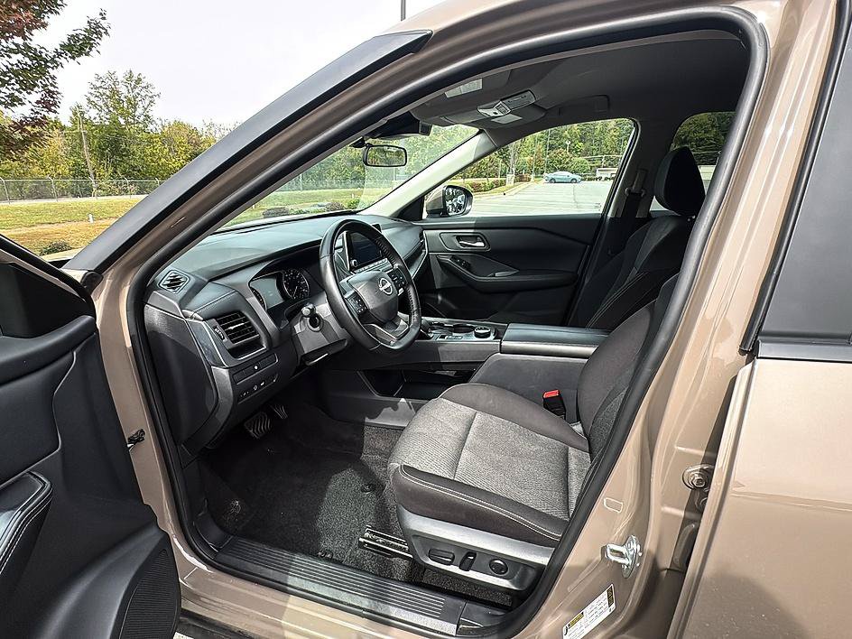 Certified 2025 Nissan Rogue SV AWD/4WD image 13
