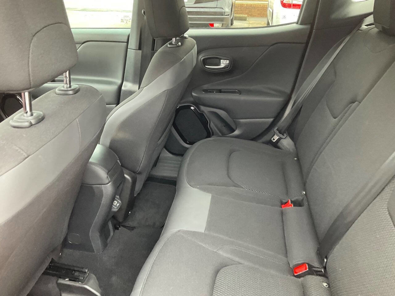 Used 2018 Jeep Renegade Altitude w/ Safety & Security Group FWD image 12