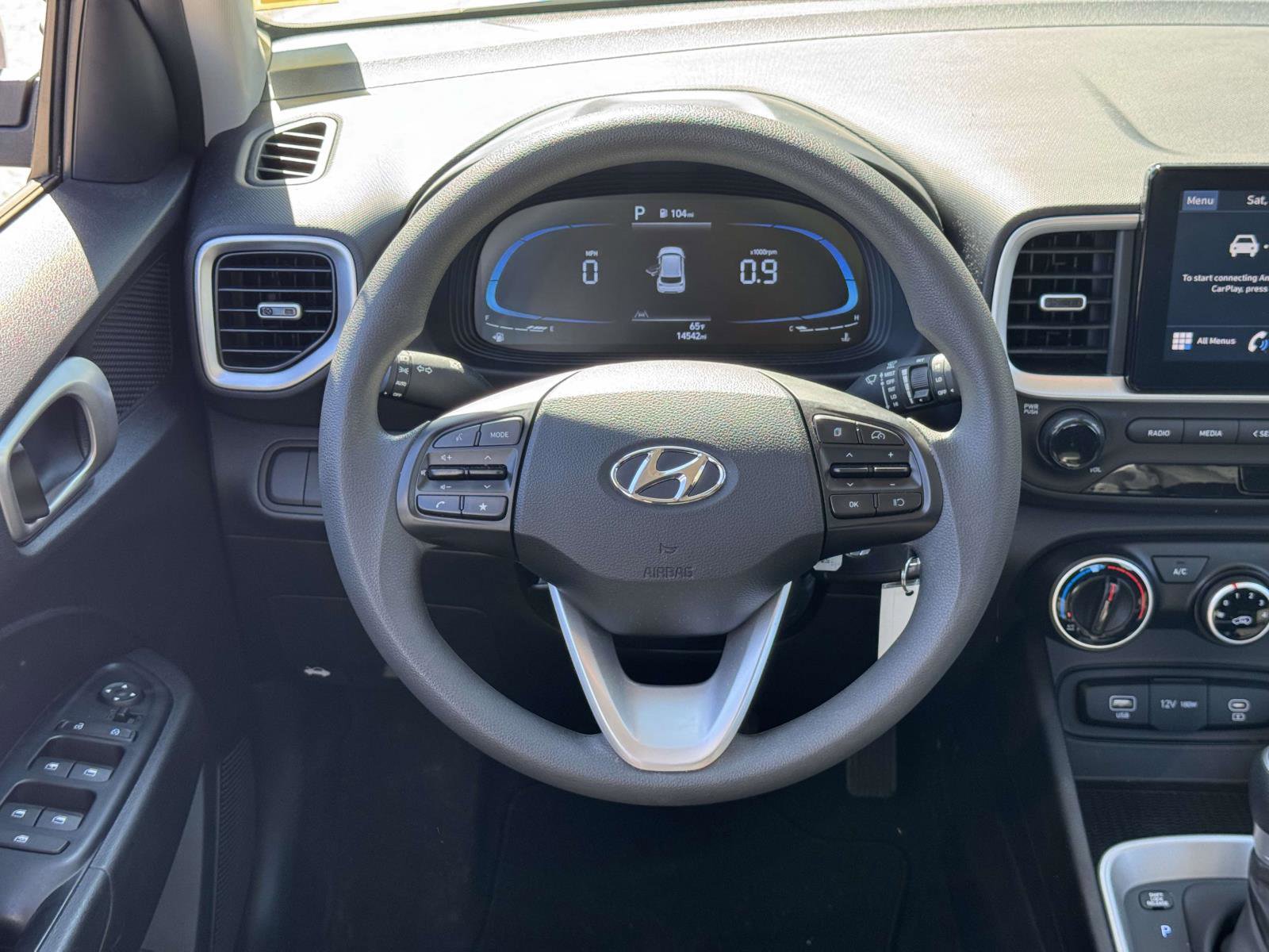 Used 2024 Hyundai Venue SE FWD image 11