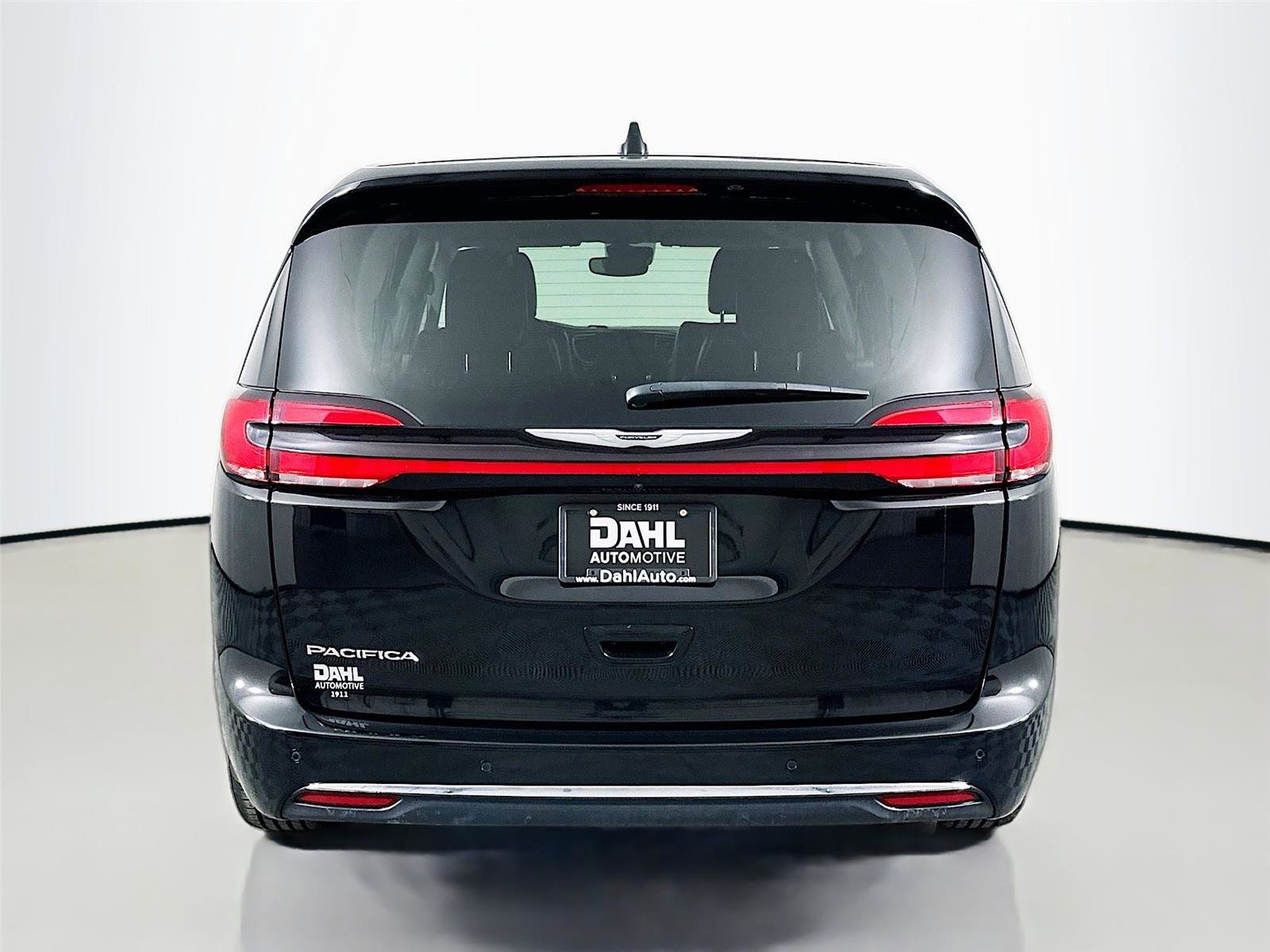Used 2024 Chrysler Pacifica Touring-L image 12
