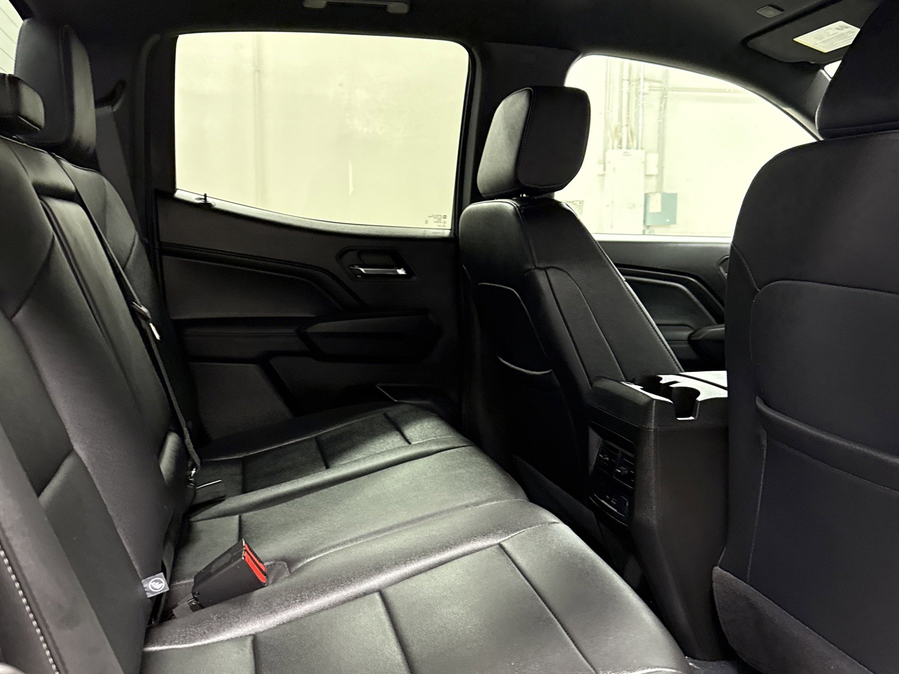 Used 2025 Chevrolet Colorado LT w/ LT Convenience Package image 17