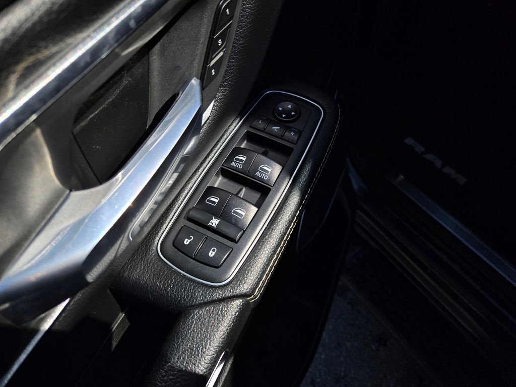 Used 2019 RAM 1500 Laramie image 13