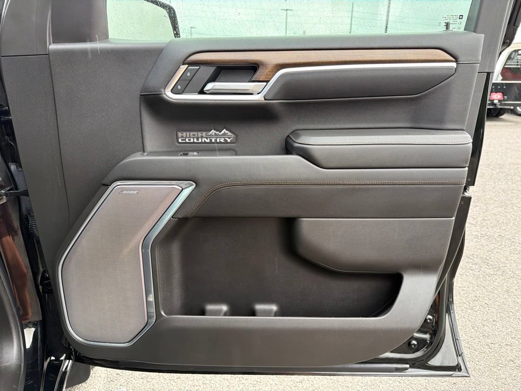 Used 2025 Chevrolet Silverado 1500 High Country w/ High Country Premium Package AWD/4WD image 22