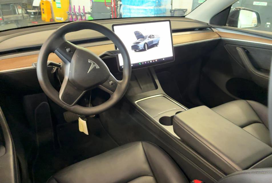 Used 2024 Tesla Model Y Long Range AWD/4WD image 7