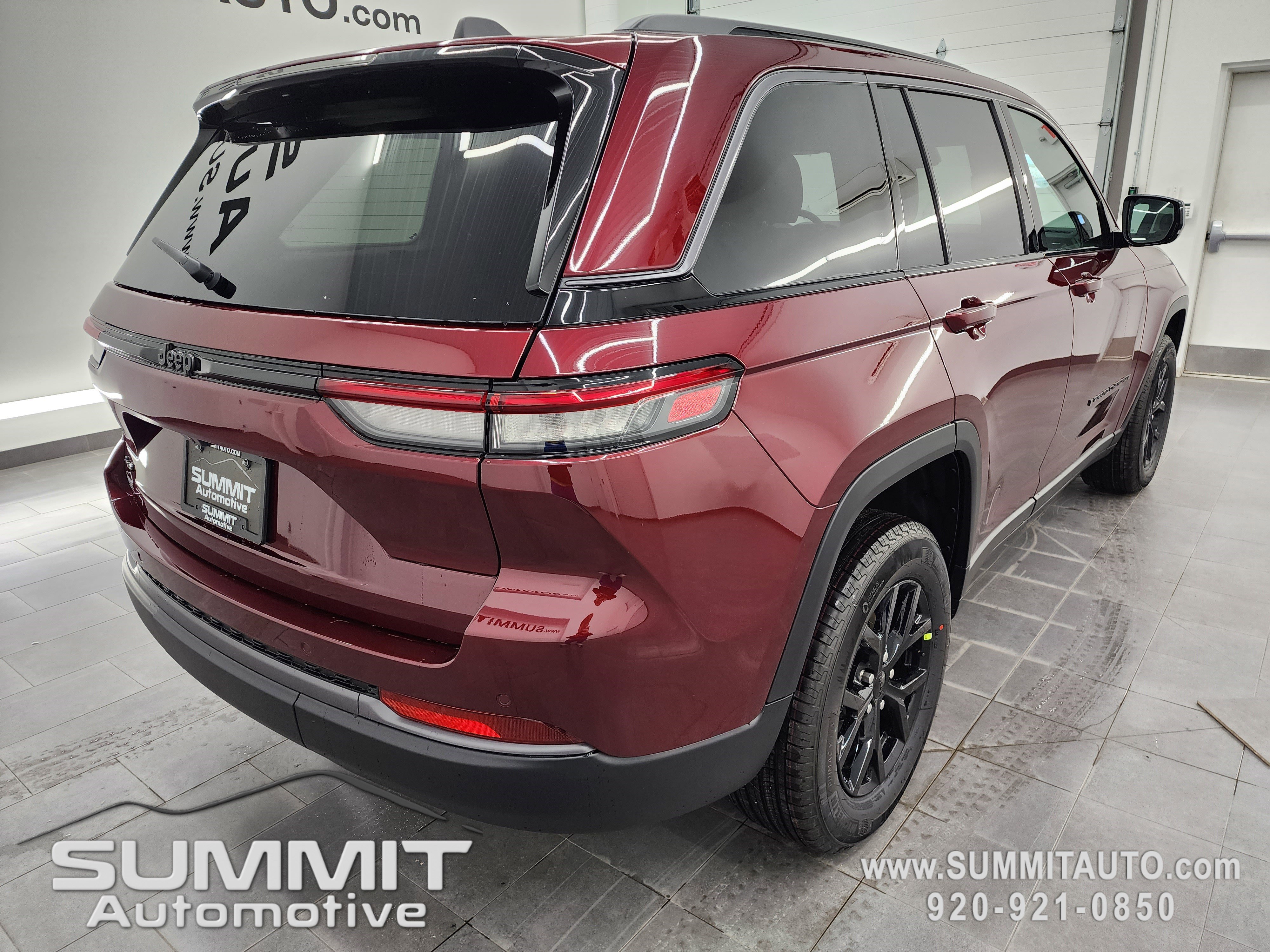 New 2026 Jeep Grand Cherokee Altitude image 5