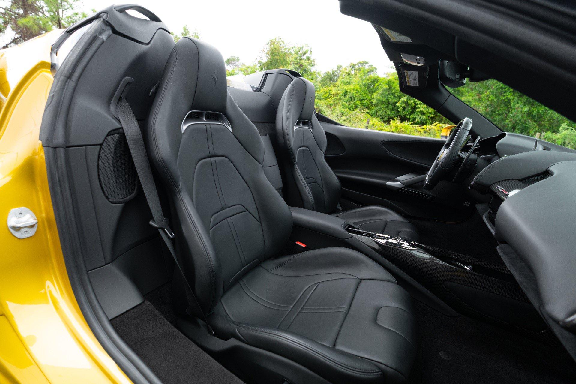 Used 2022 Ferrari SF90 Spider AWD/4WD image 8