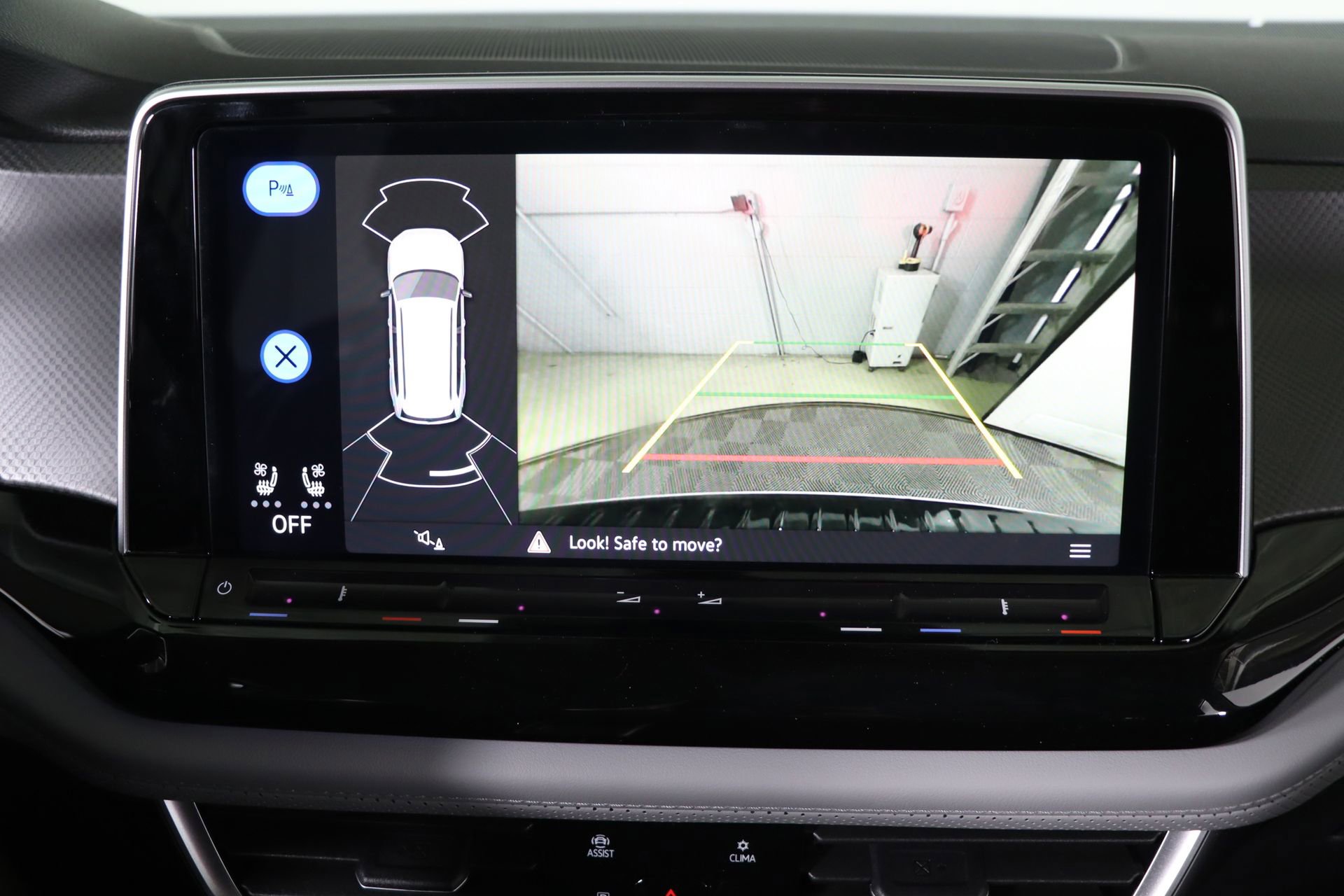 Used 2025 Volkswagen Atlas Peak Edition SE image 8