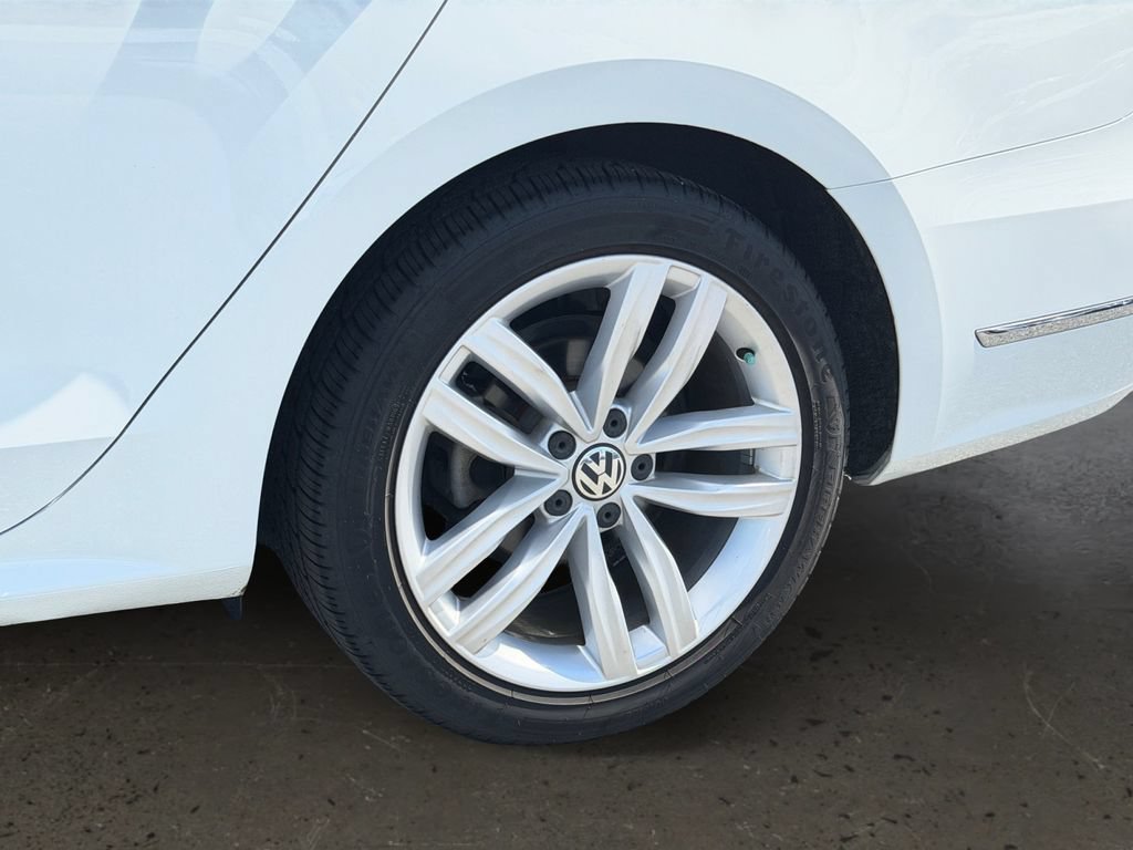 Used 2018 Volkswagen Passat 2.0T SE FWD image 27