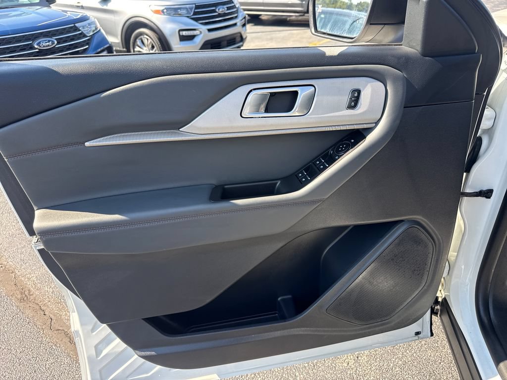 Used 2026 Ford Explorer Active RWD image 29