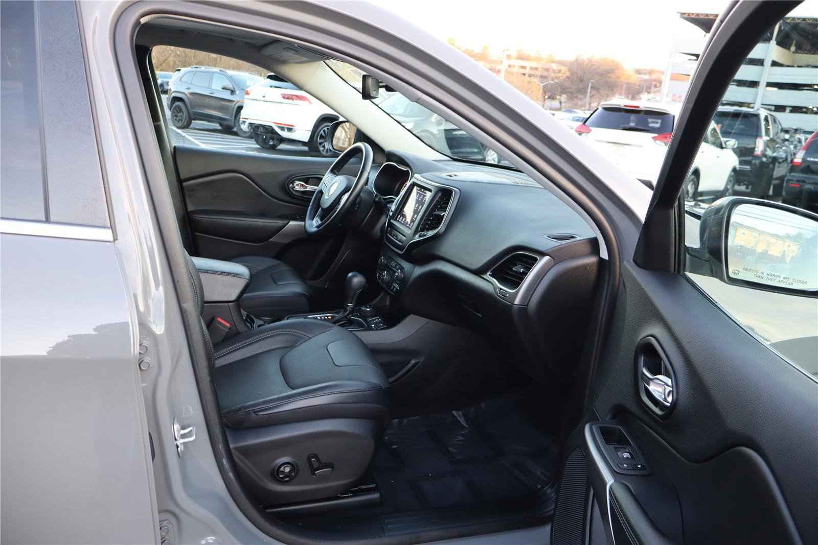 Used 2021 Jeep Cherokee Latitude Lux w/ Sun & Sound Group image 29