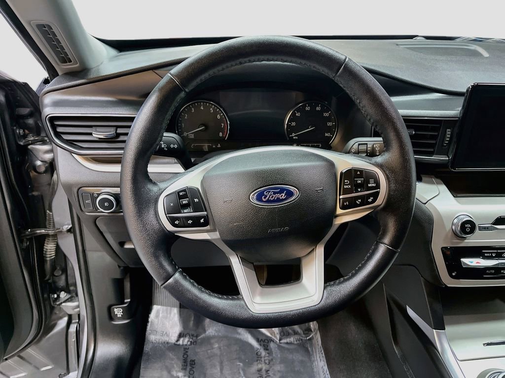 Used 2024 Ford Explorer XLT w/ Equipment Group 202A AWD/4WD image 11