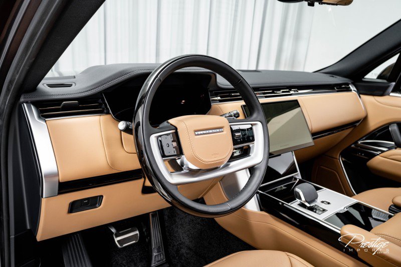 Used 2025 Land Rover Range Rover SE image 23