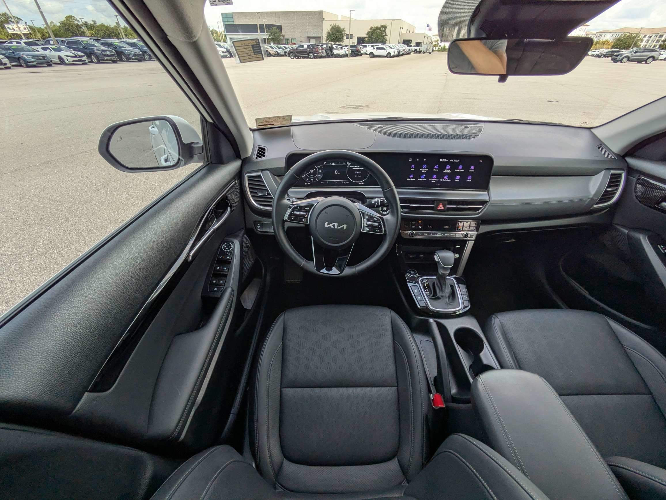 Certified 2024 Kia Seltos EX FWD image 18