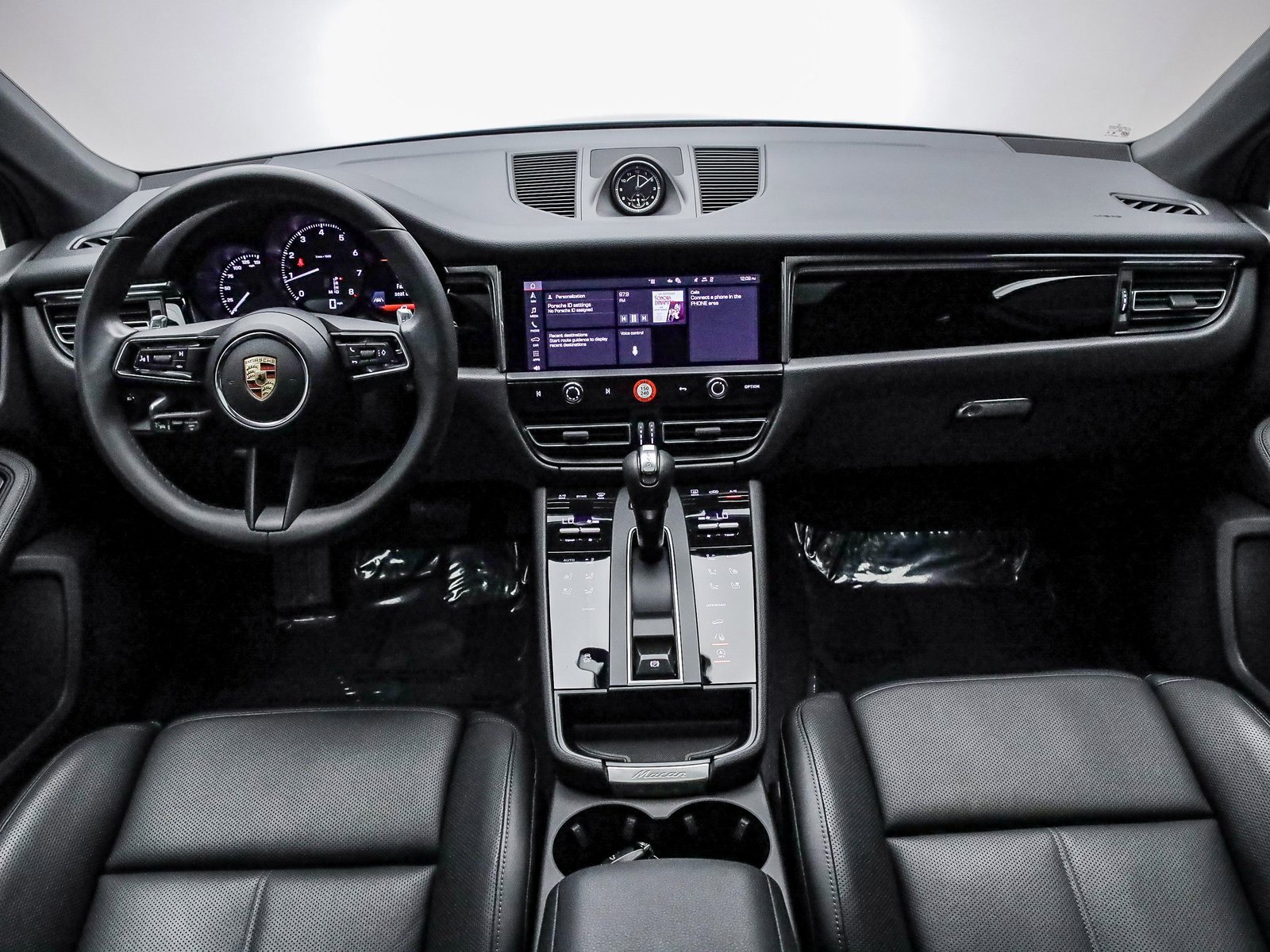Certified 2025 Porsche Macan image 12