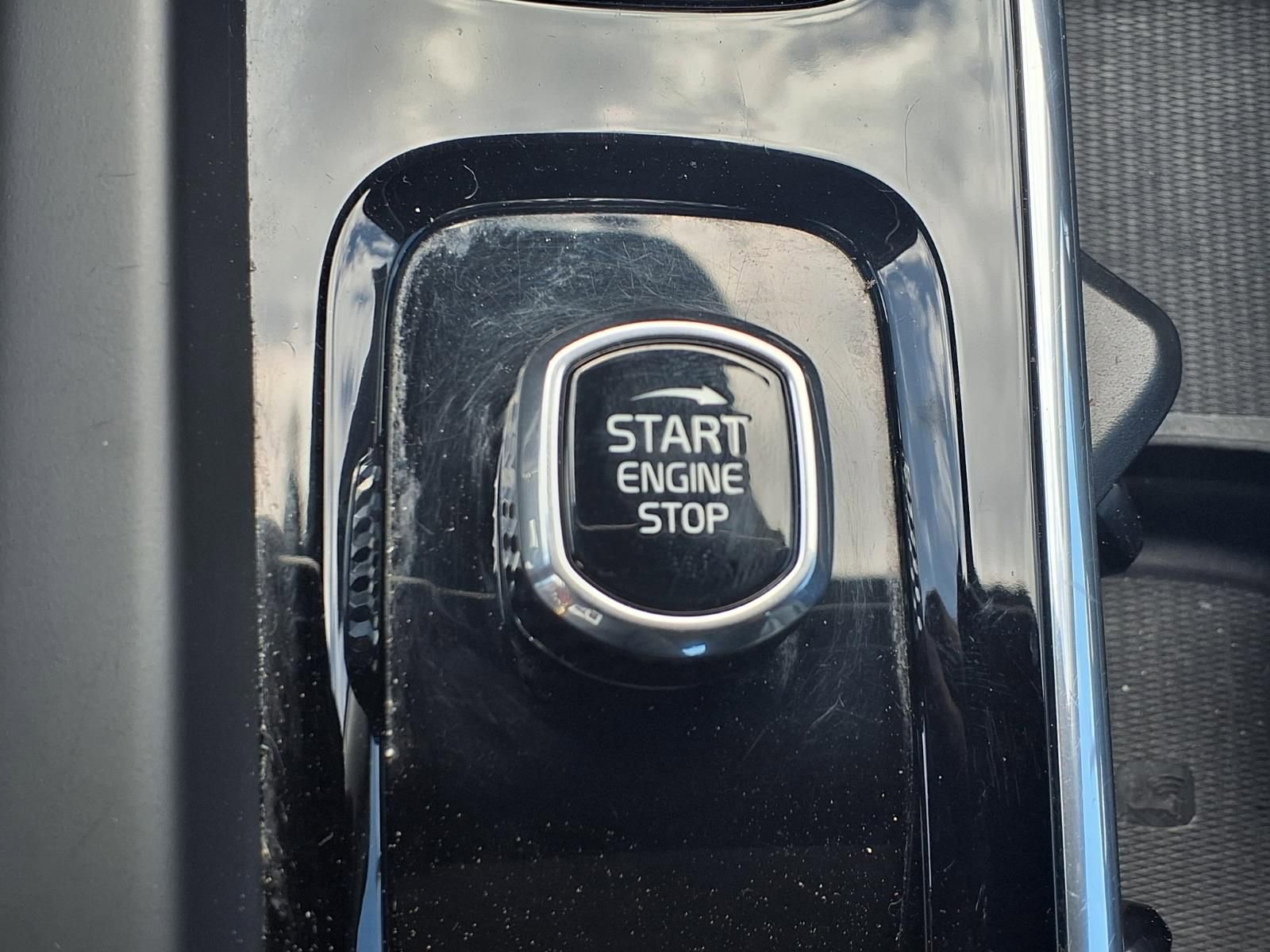 Used 2024 Volvo S60 B5 Plus image 11