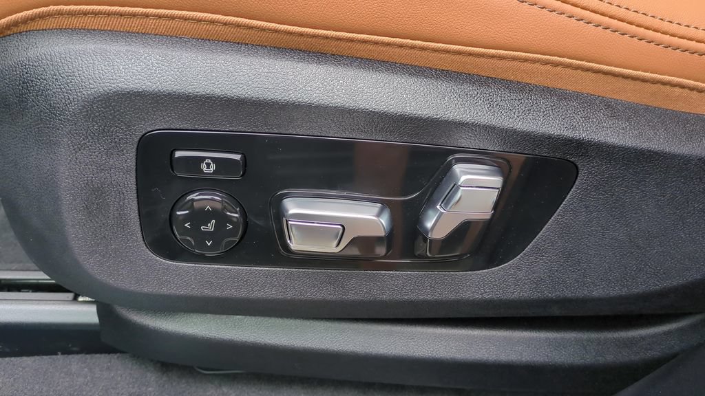 New 2026 BMW X5 xDrive50e w/ M Sport Package AWD/4WD image 15