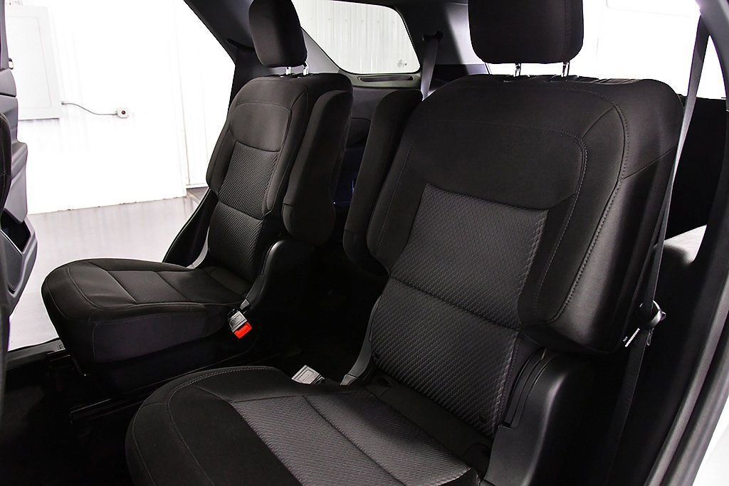 Used 2023 Ford Explorer XLT image 30